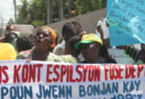 Haiti, neuf mois après, les déplacés réclament des logements dignes (12 10 2010)